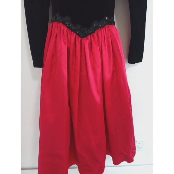 VTG Velvet Satin Dress Gown Size 6 Red Black Velvet 80's Rock Vampire Goth Retro - Picture 3 of 16